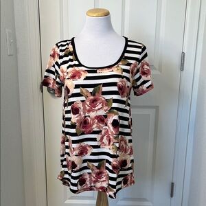 NWT LuLaRoe - Classic T, small